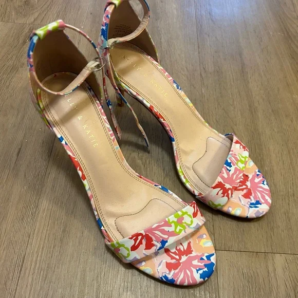 Heels - Picture 1 of 2